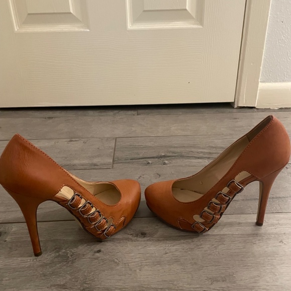 Heels - Picture 5 of 7